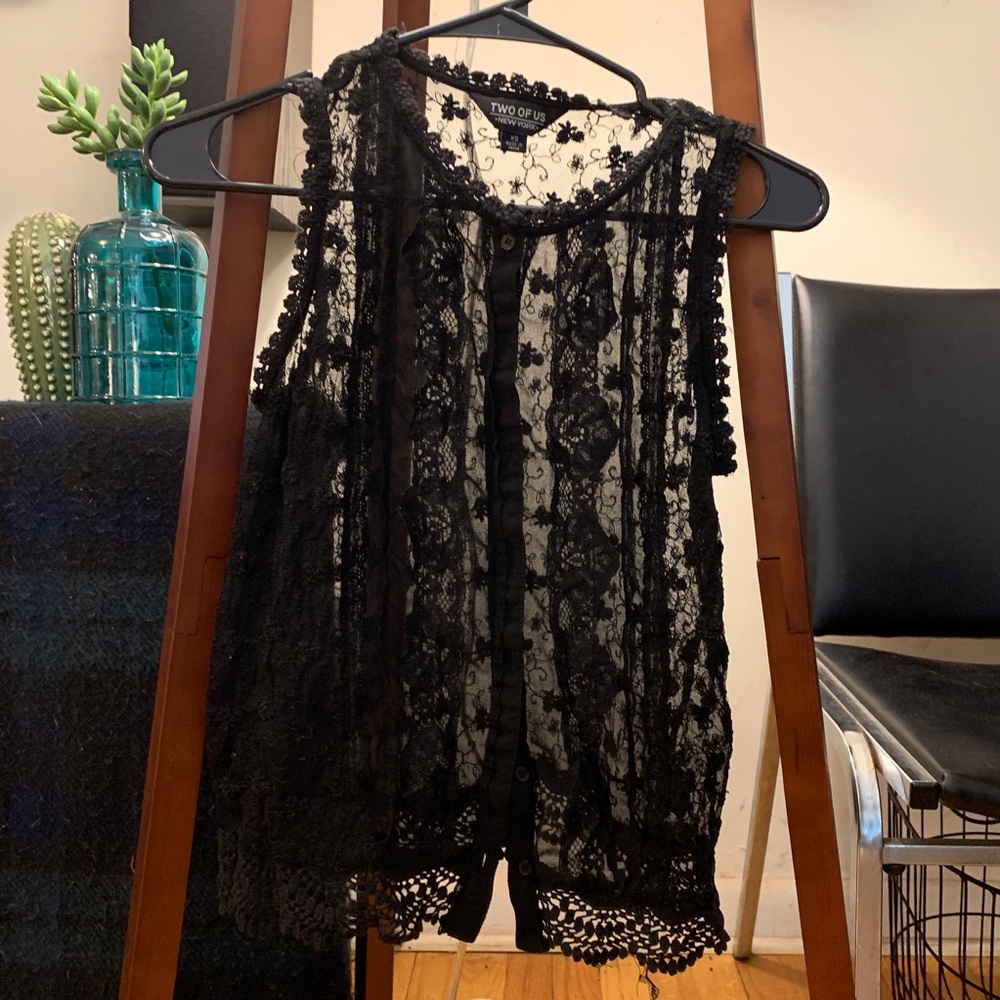 🔺Sheer Lace Sleeveless Blouse with buttons